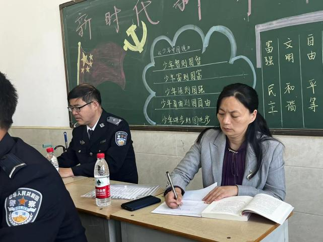 全省高校秋季学期思政课“大听课、大调研”第六调研组莅临欧冠进行调研指导