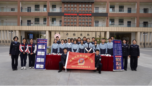 欧冠“白夜禁毒”社团赴郑开学校开展青少年毒品预防教育专题宣传活动